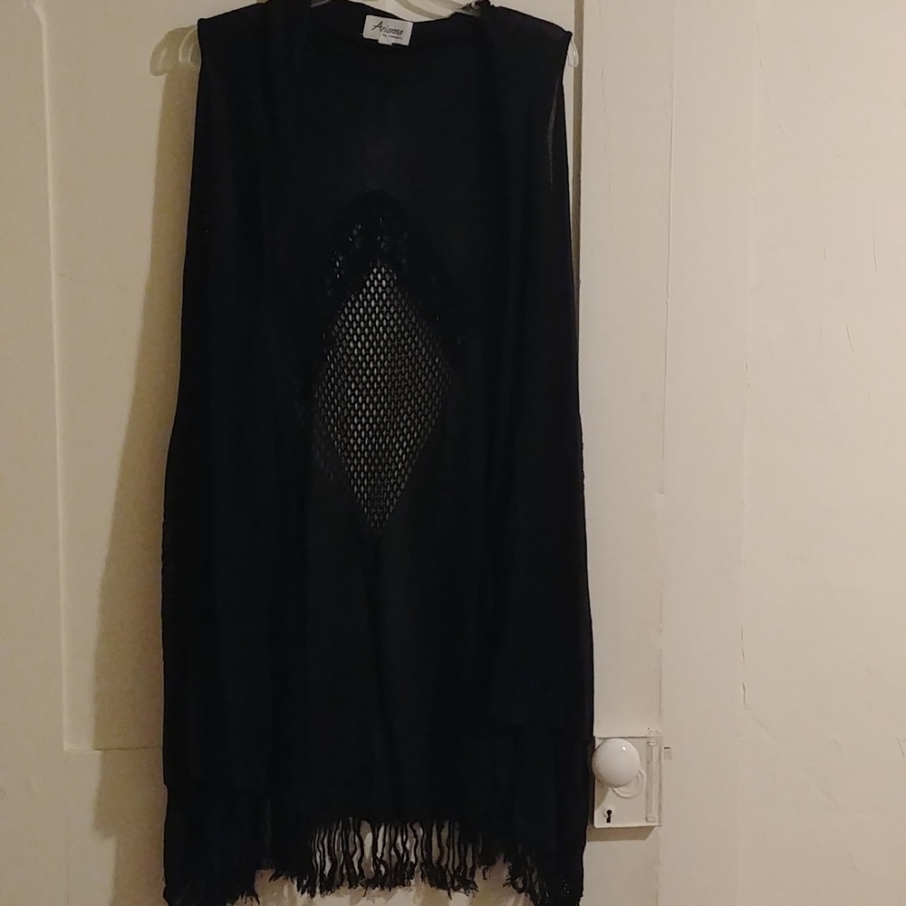 Black sleeveless vest with fringe OS